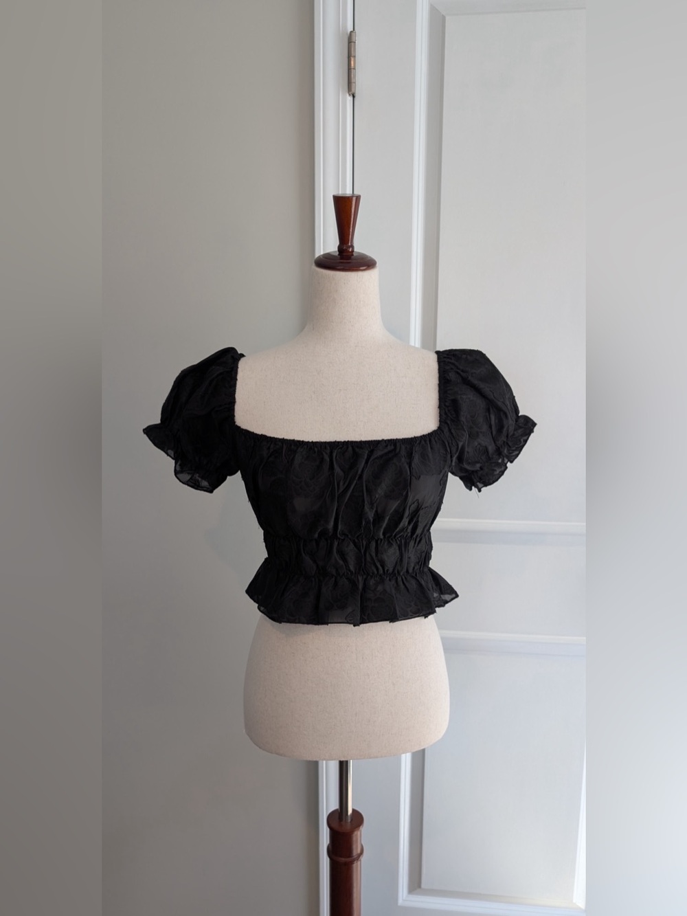 Showpo Women’s Puff Sleeve Cropped Ruched Top Size 8 Black